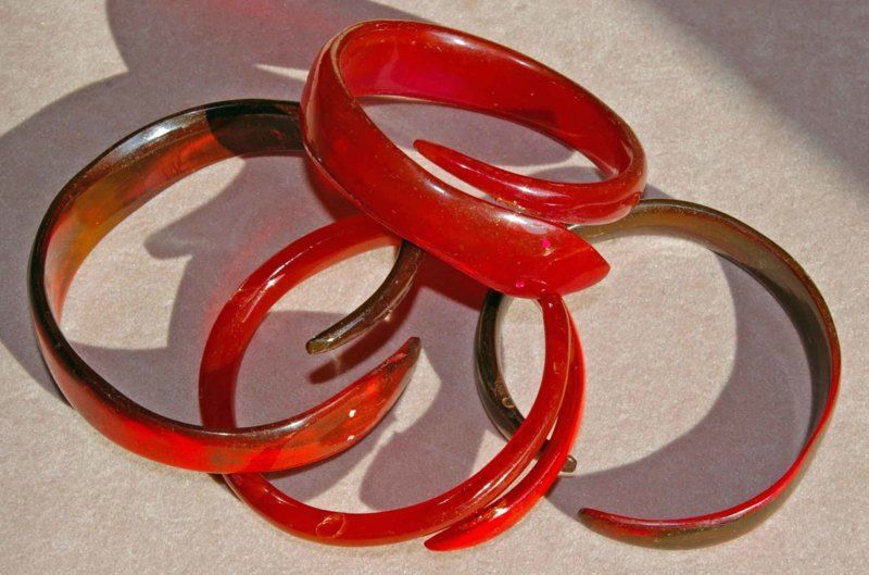 Les Bracelets - Bracelets en corne de zébu serpents rouges